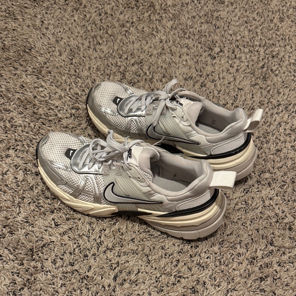Nike White Silver Retro-Style Running Sneakers